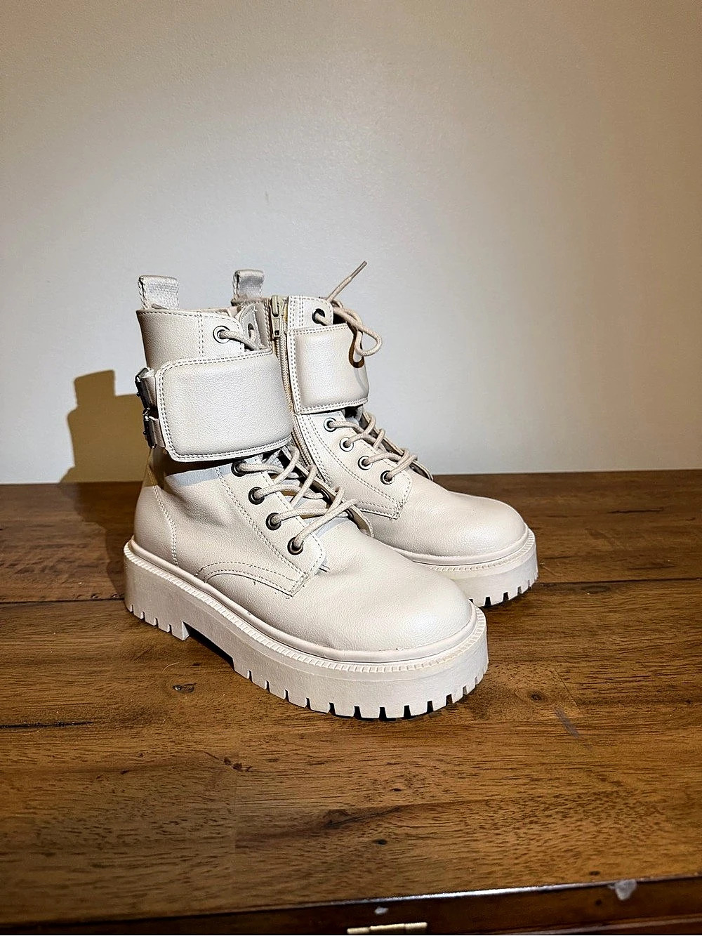 ZARA Flat Leather Lace-Up Ankle Boots With Track Sole White